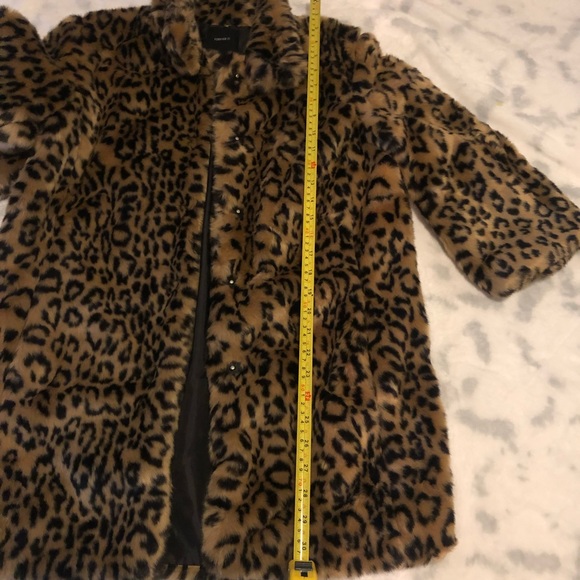 FOREVER 21 FAUX FUR 3/4 Sleeve Cheetah Coat. SIZE(S) - Picture 16 of 17